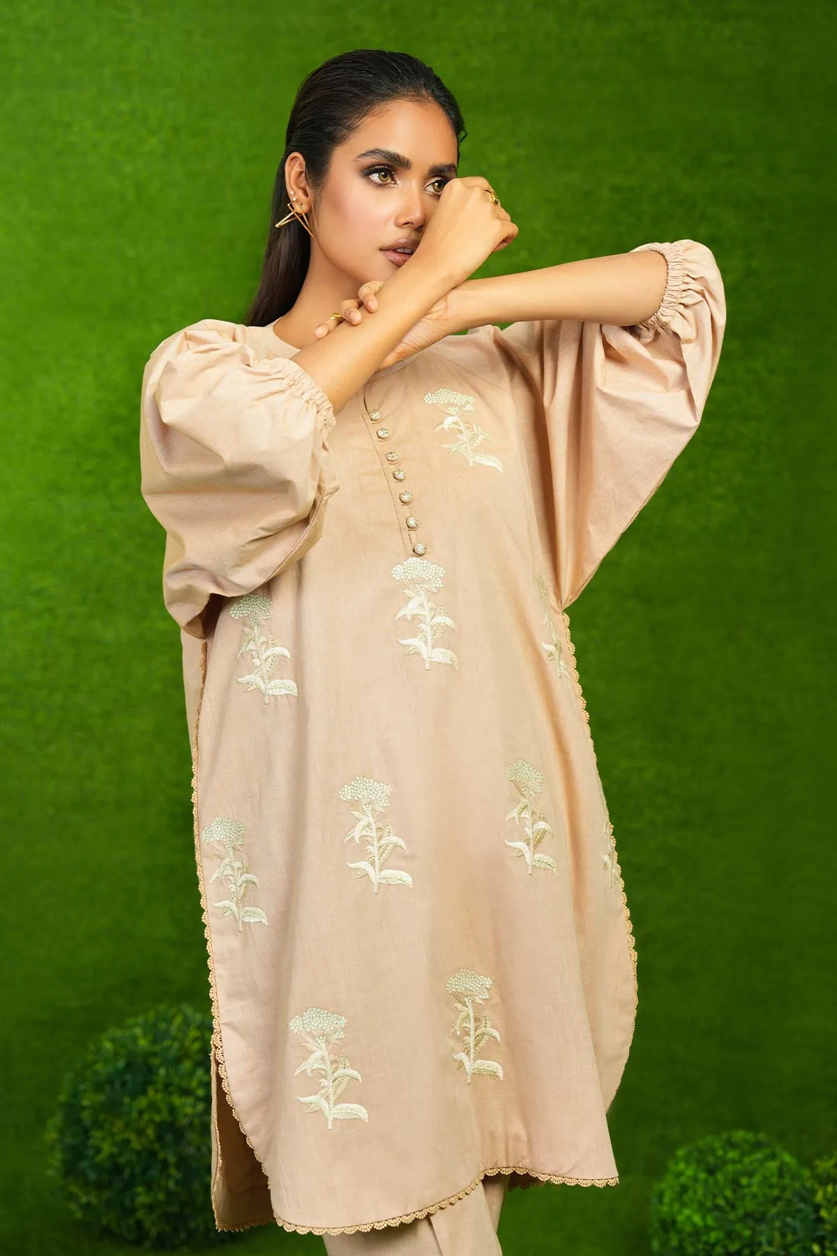 2 Pc Embroidered Chambre Suit With Chambre Trouser