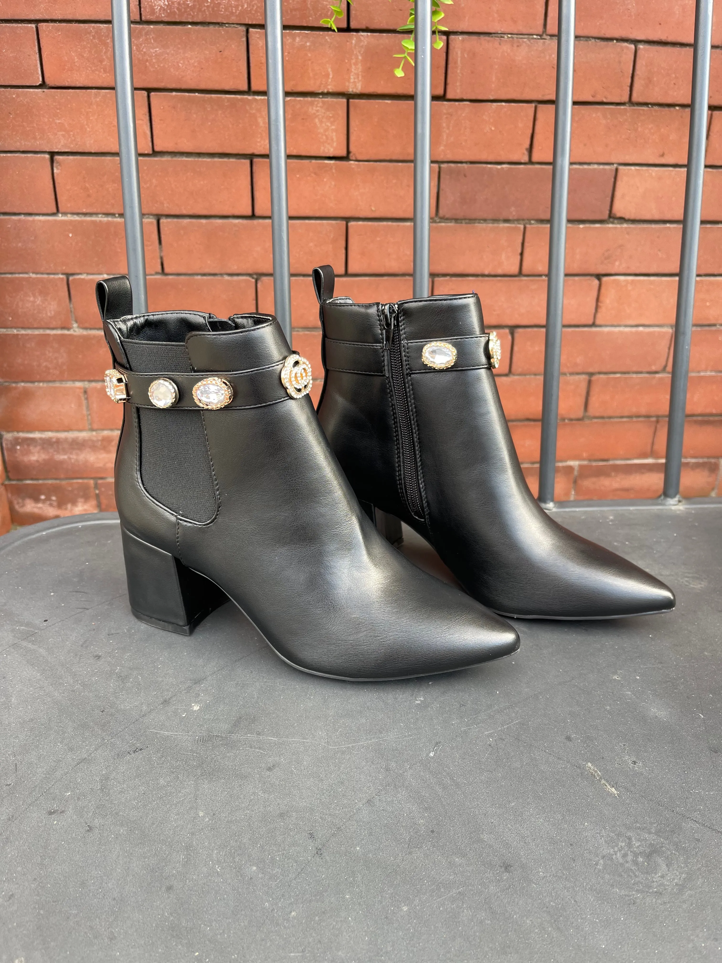 Bamboo Mode Gem Booties-Black