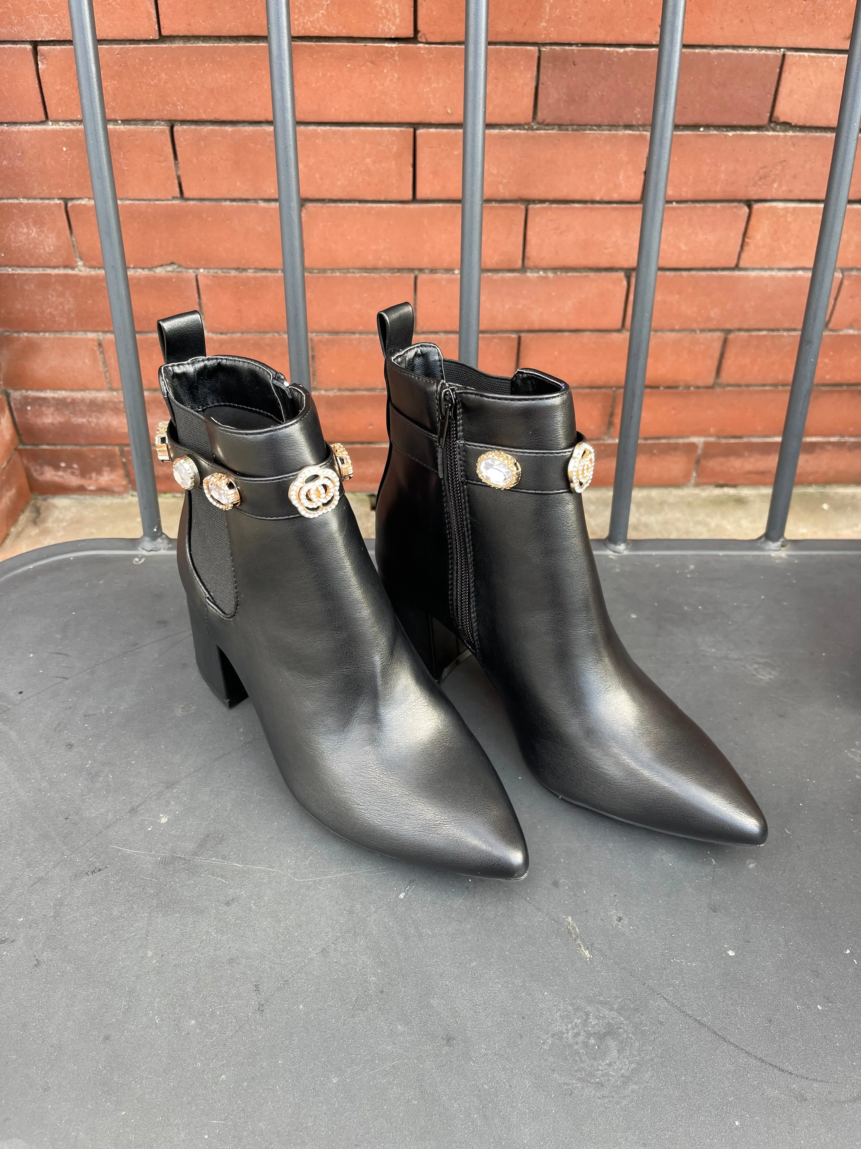 Bamboo Mode Gem Booties-Black