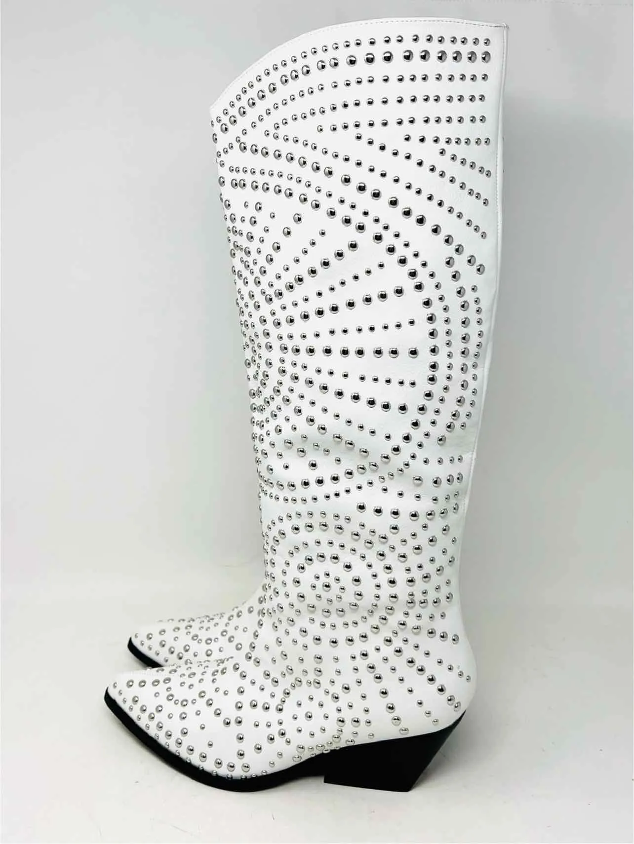 Bellini Size 9 White/Silver Studded Faux Leather Shoes Boots