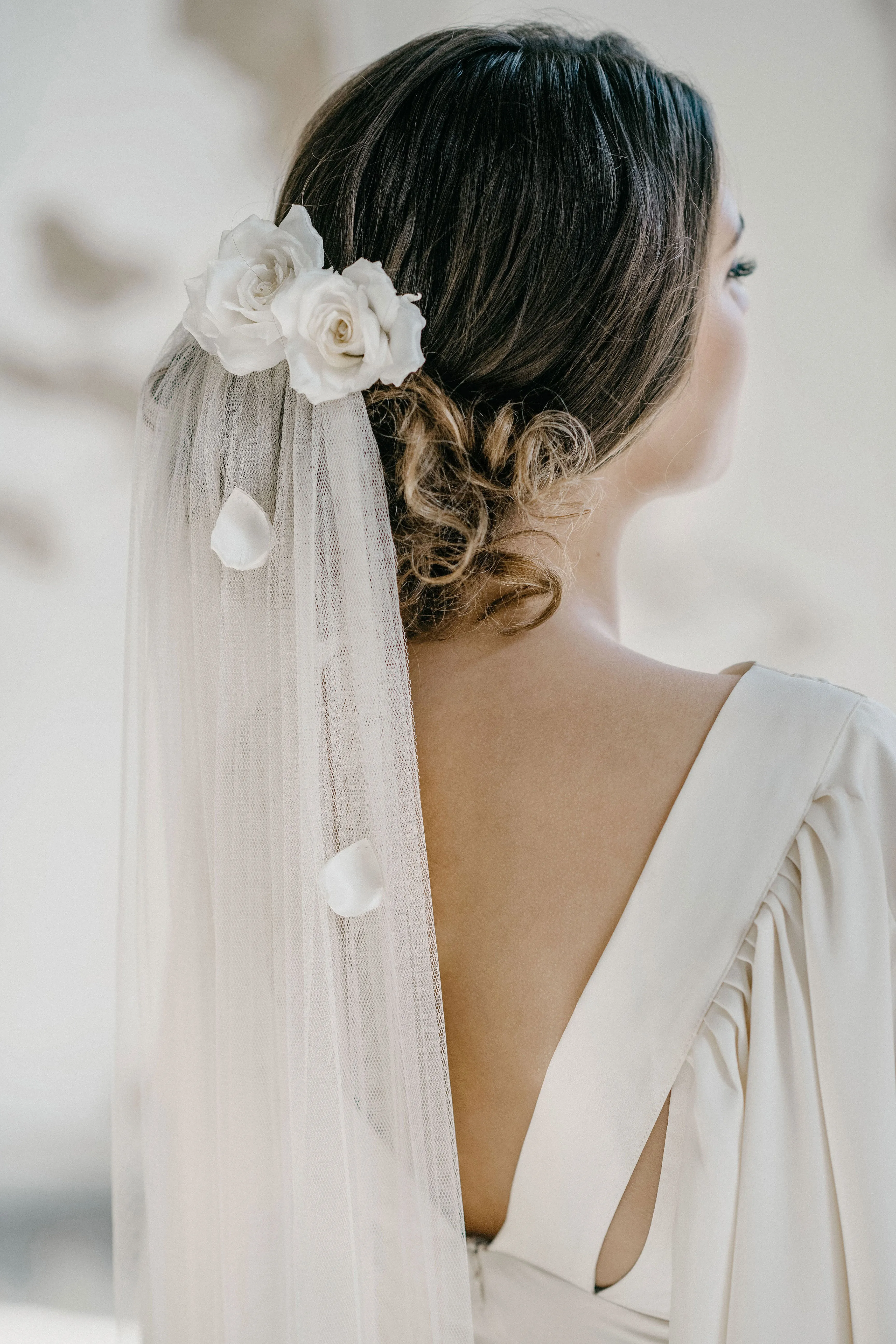 Bridal petal veil and rose flowers hair pin set - ILZE